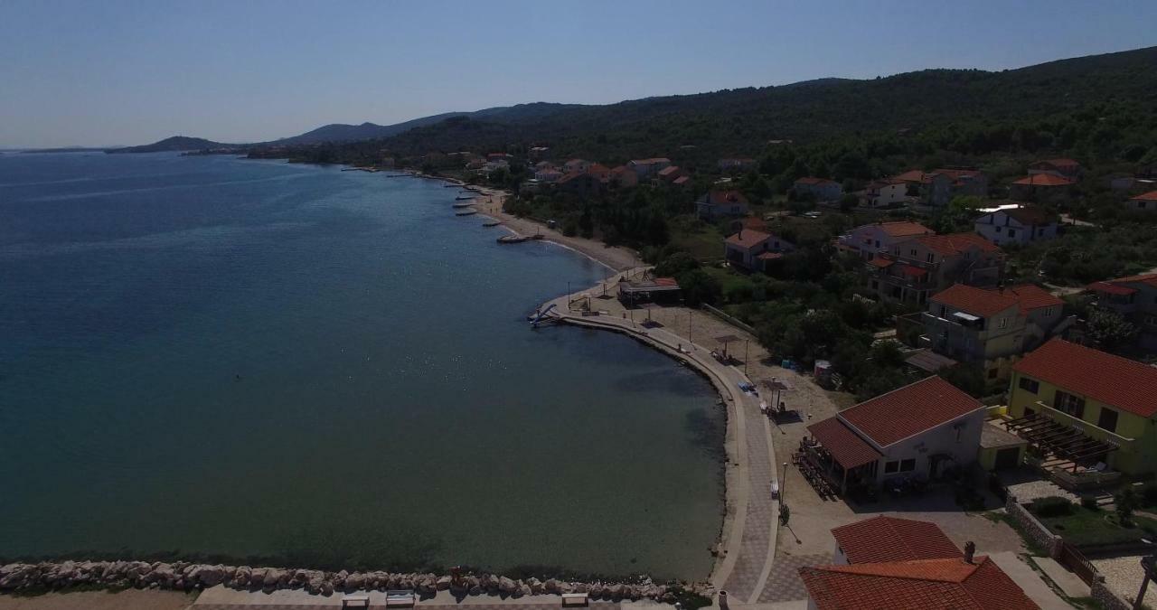 Apartmani Vila Karla, Dobropoljana, Otok Pasman Ngoại thất bức ảnh